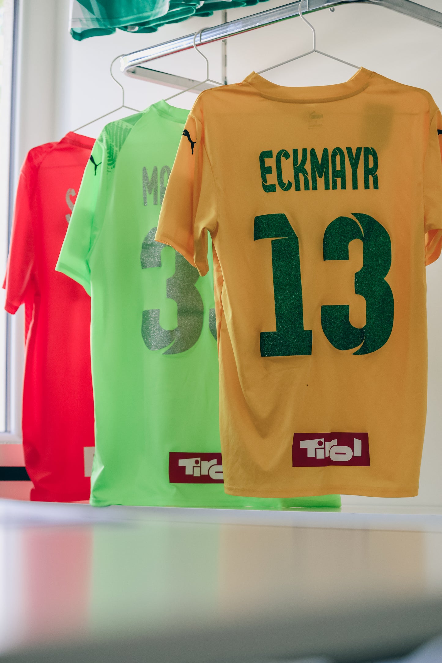 Aktion - Matchworn Trikot & Fanschal